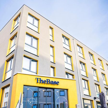 The Base Berlin One Hotel Екстериор снимка