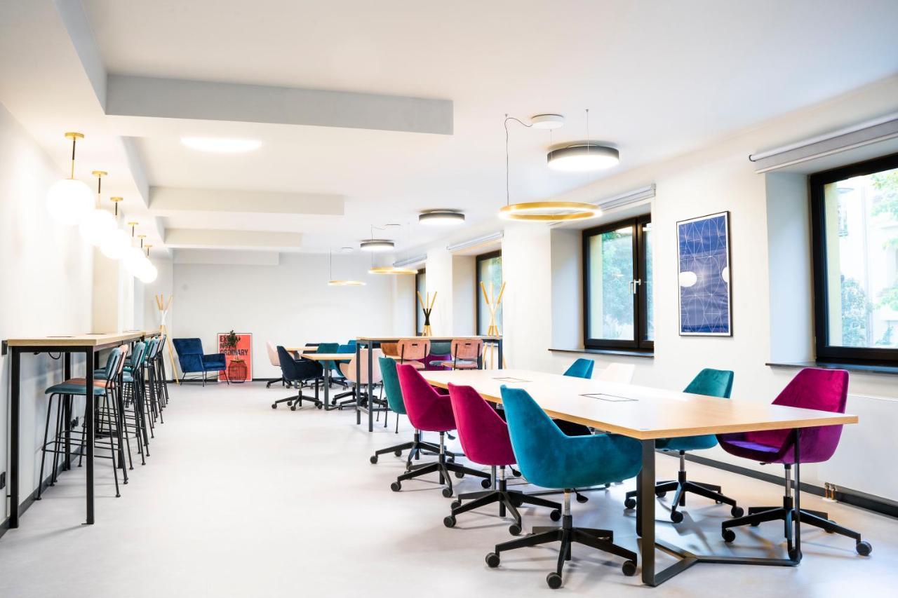 The Base Berlin One Hotel Екстериор снимка