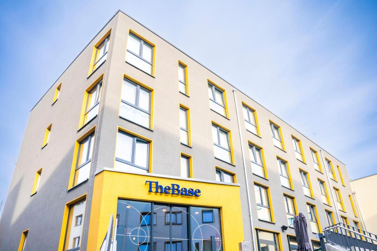 The Base Berlin One Hotel Екстериор снимка
