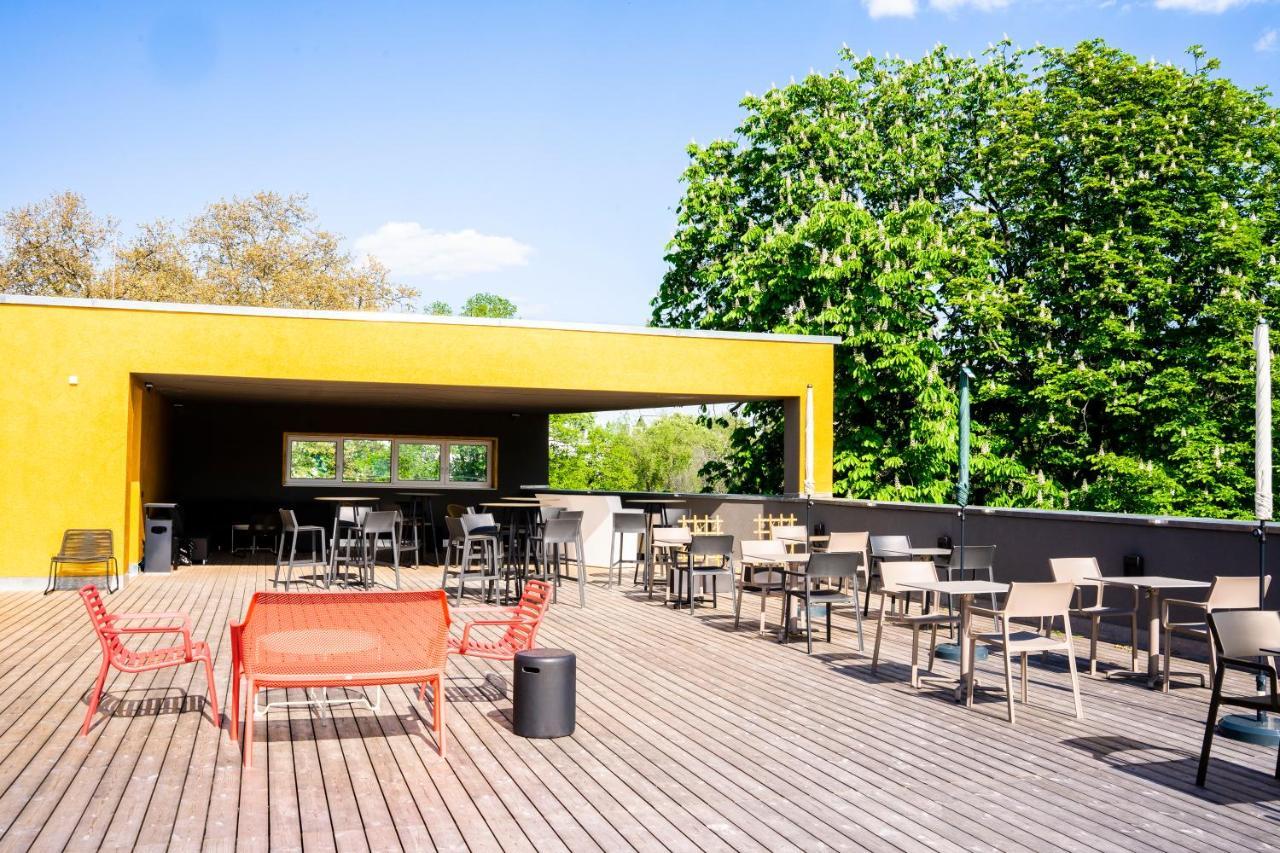 The Base Berlin One Hotel Екстериор снимка