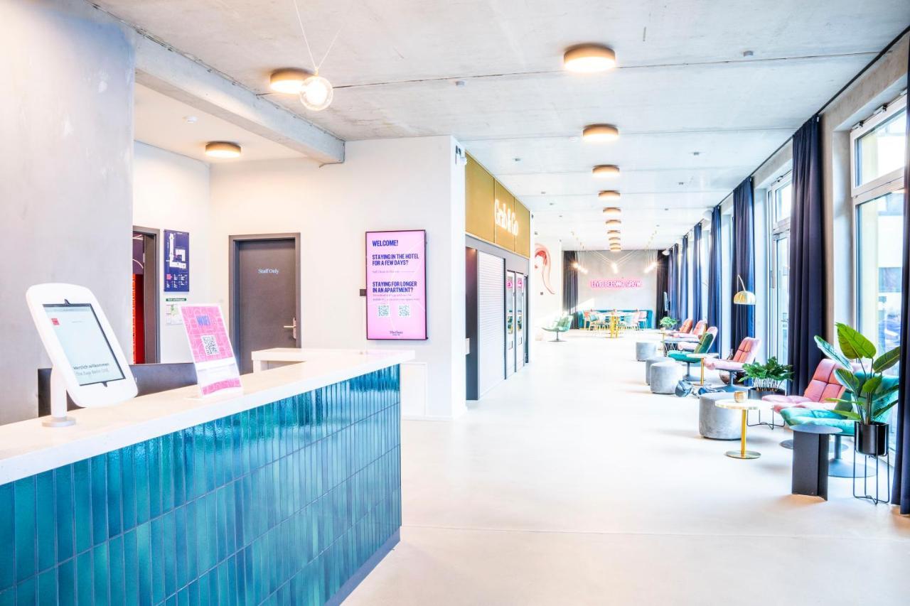 The Base Berlin One Hotel Екстериор снимка