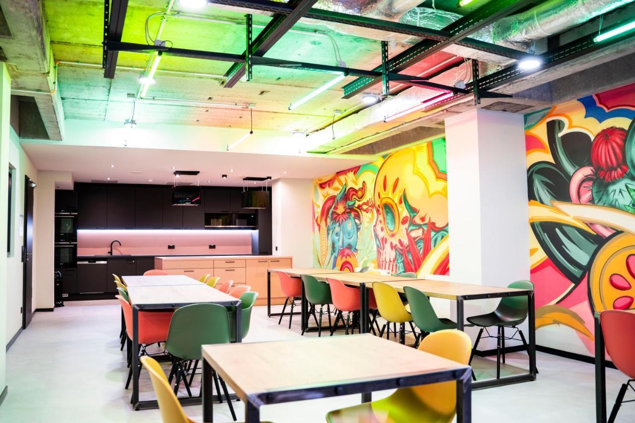 The Base Berlin One Hotel Екстериор снимка