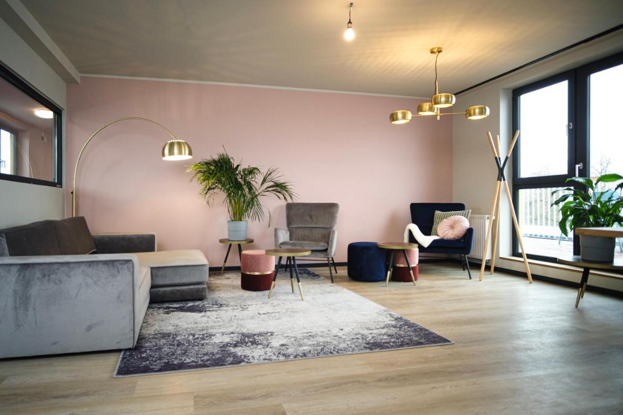 The Base Berlin One Hotel Екстериор снимка