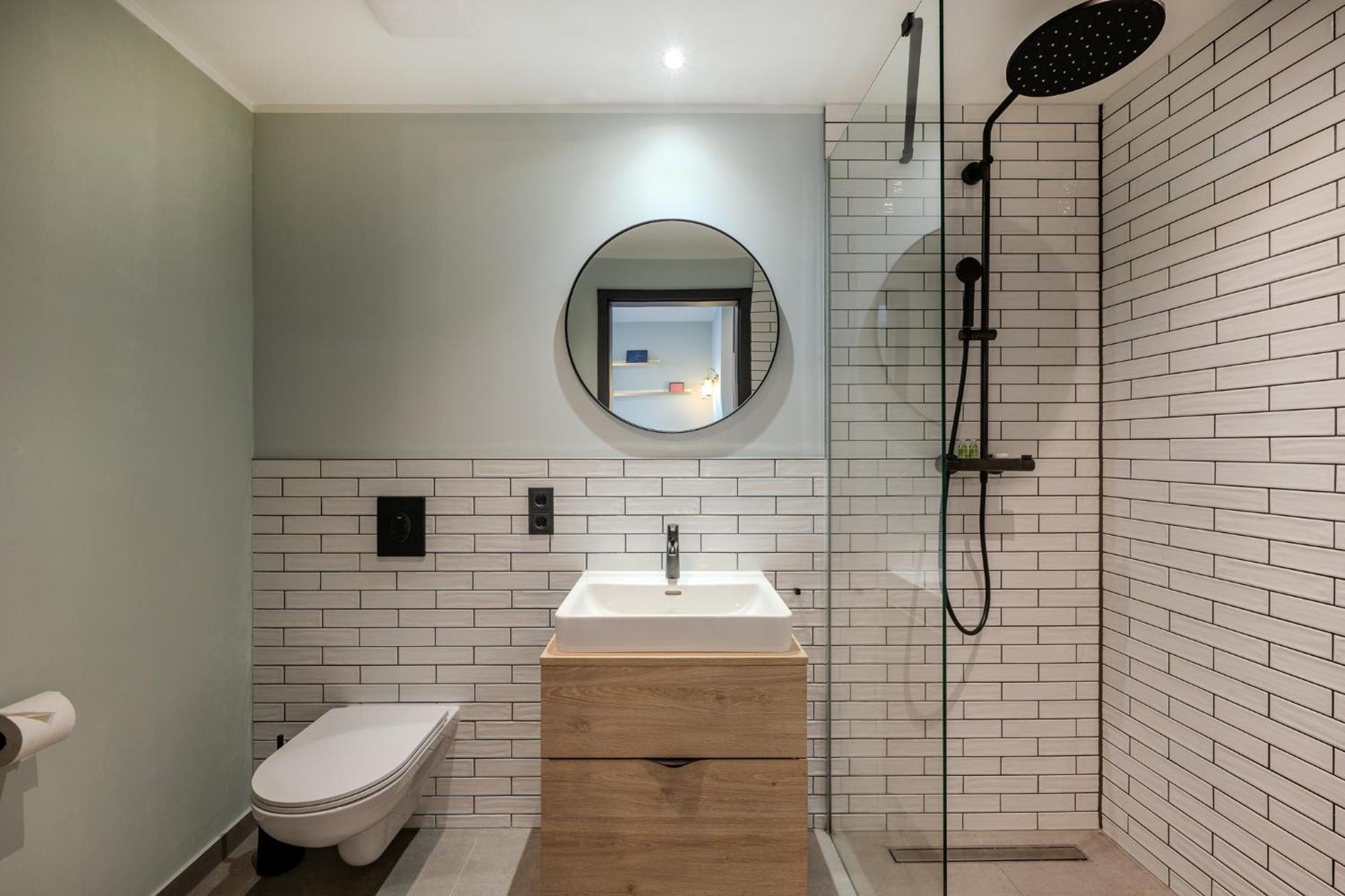 The Base Berlin One Hotel Екстериор снимка