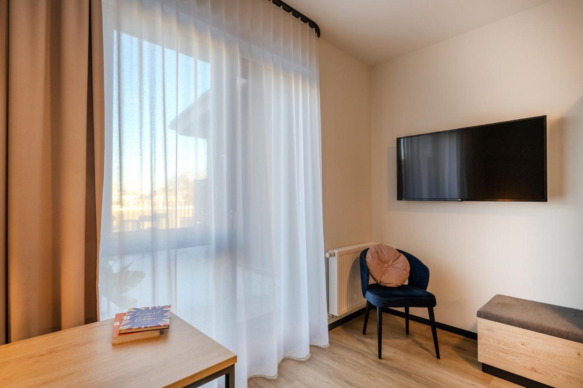 The Base Berlin One Hotel Екстериор снимка