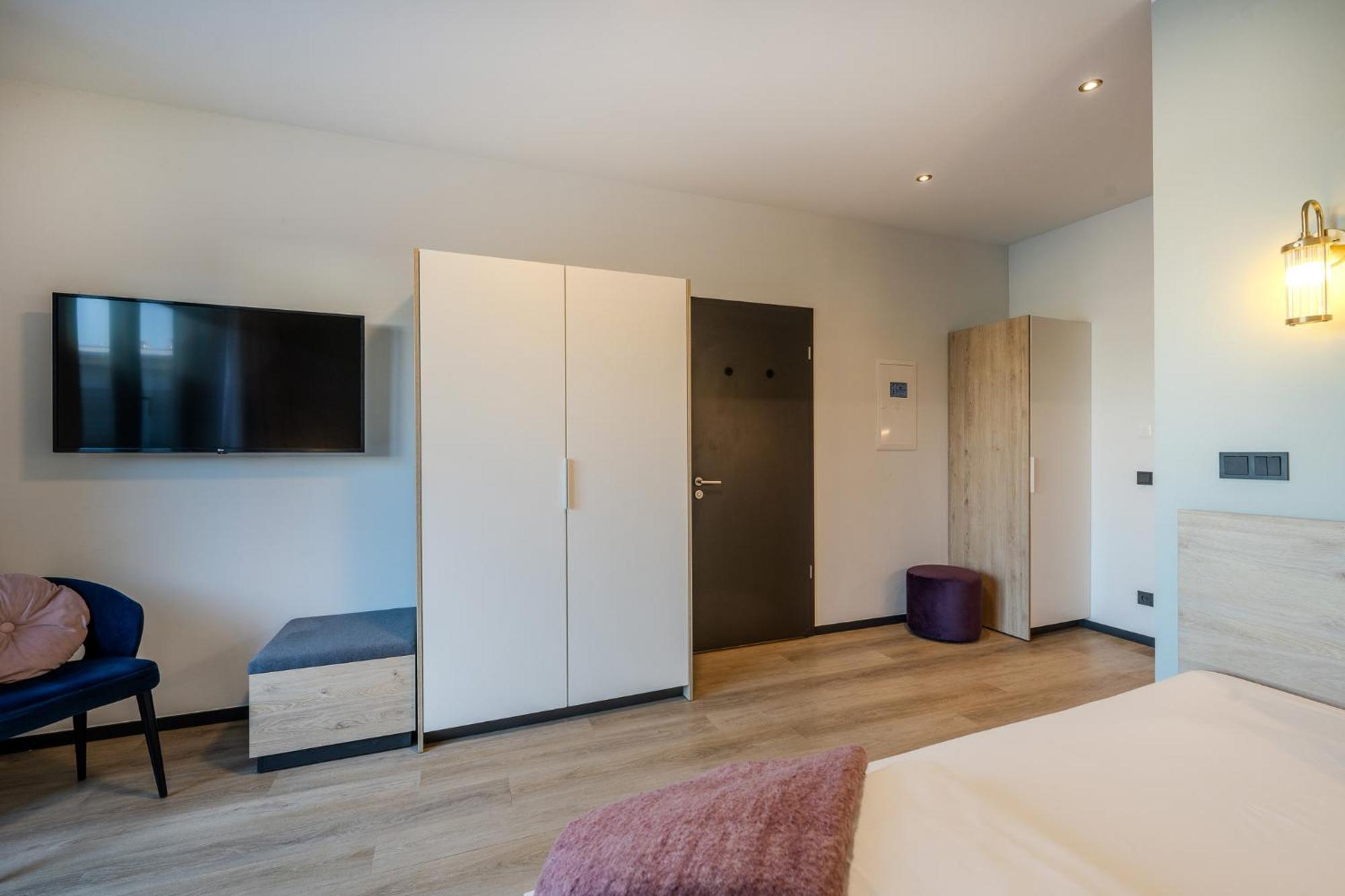 The Base Berlin One Hotel Екстериор снимка