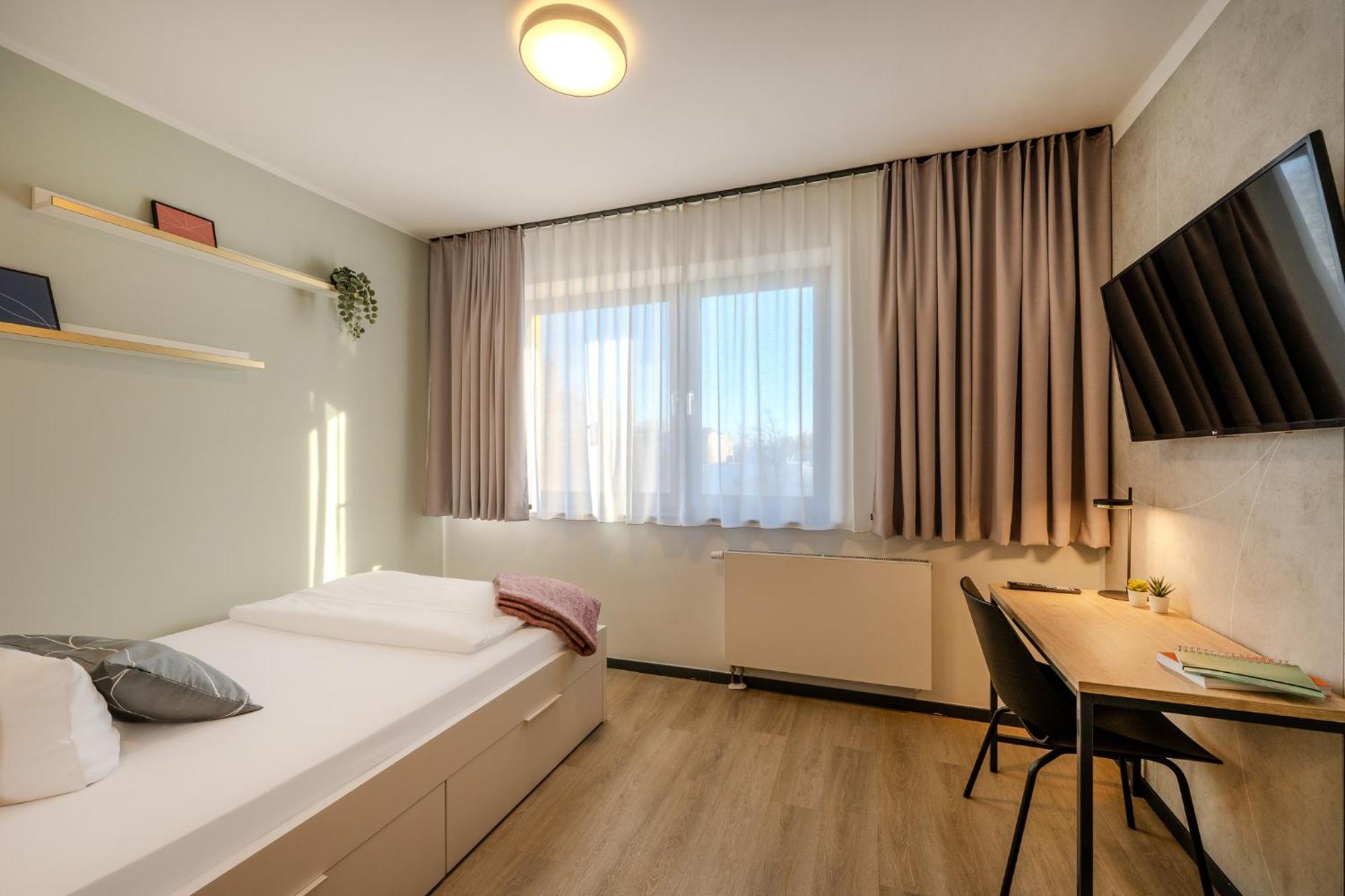 The Base Berlin One Hotel Екстериор снимка