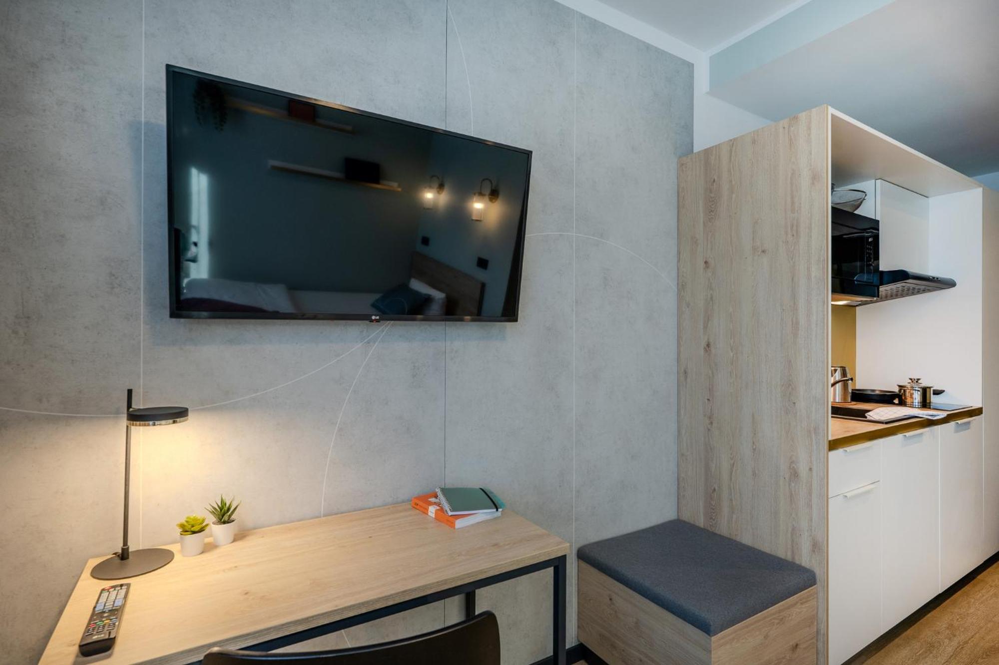 The Base Berlin One Hotel Екстериор снимка