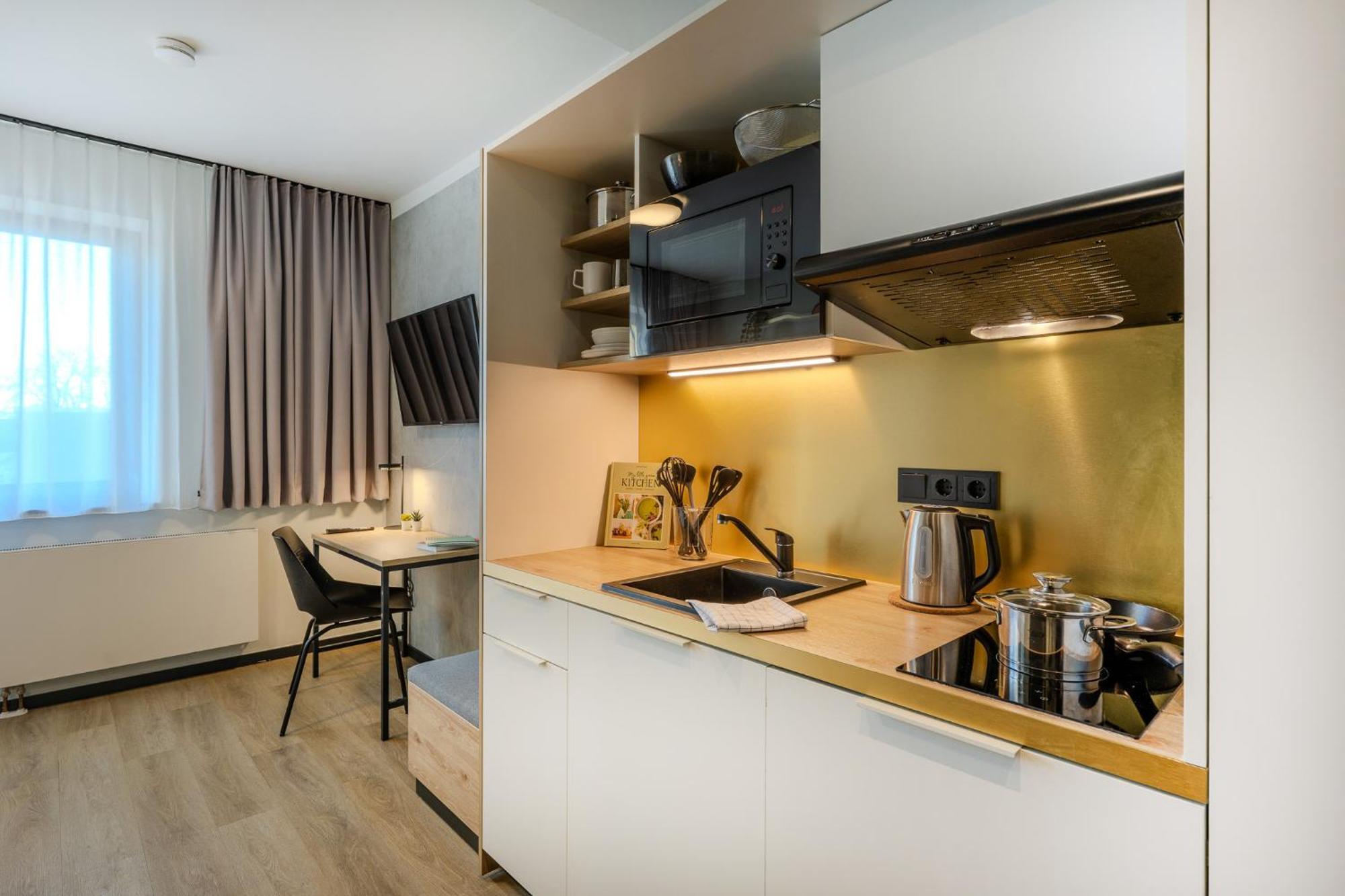 The Base Berlin One Hotel Екстериор снимка