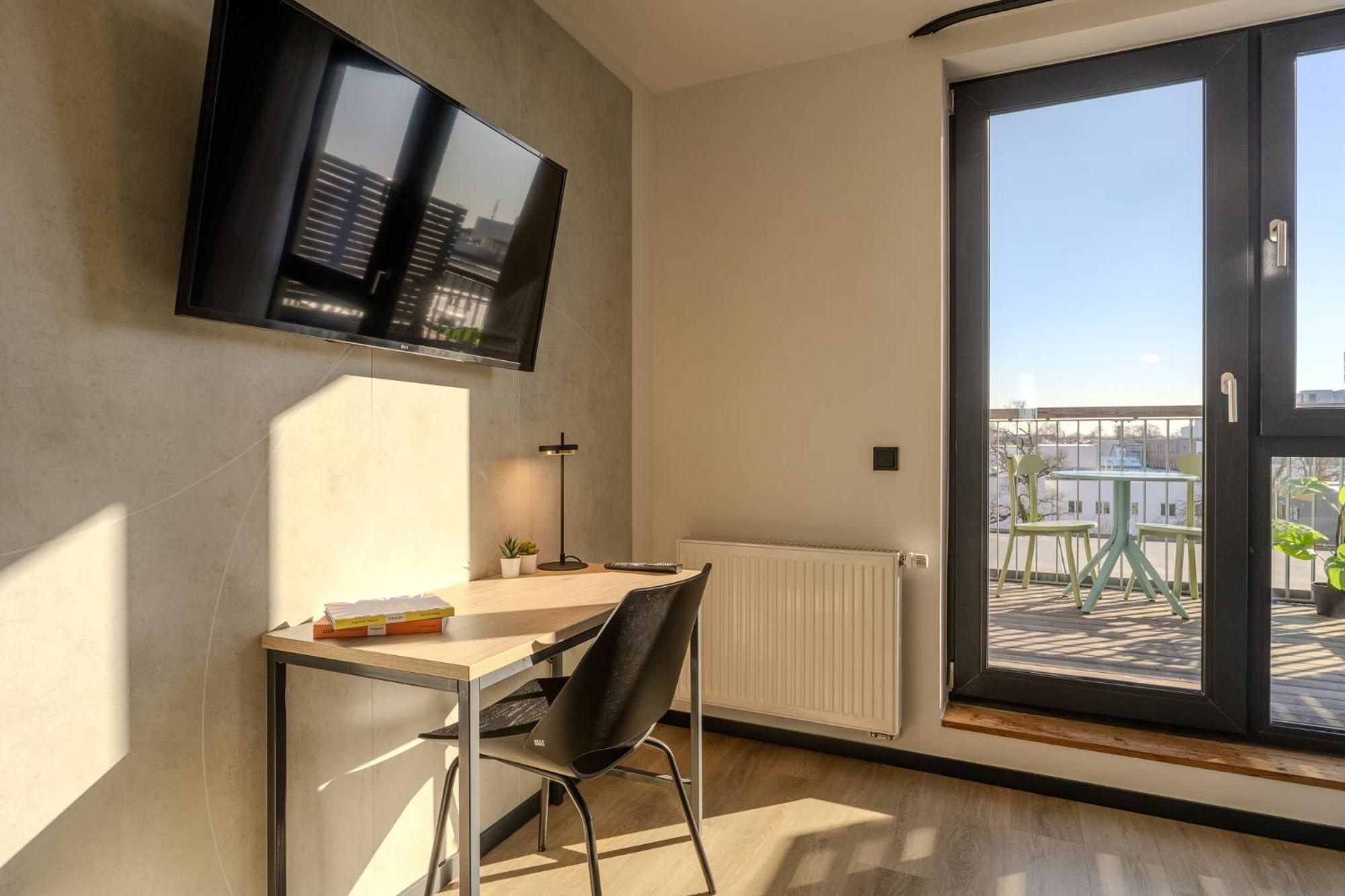 The Base Berlin One Hotel Екстериор снимка