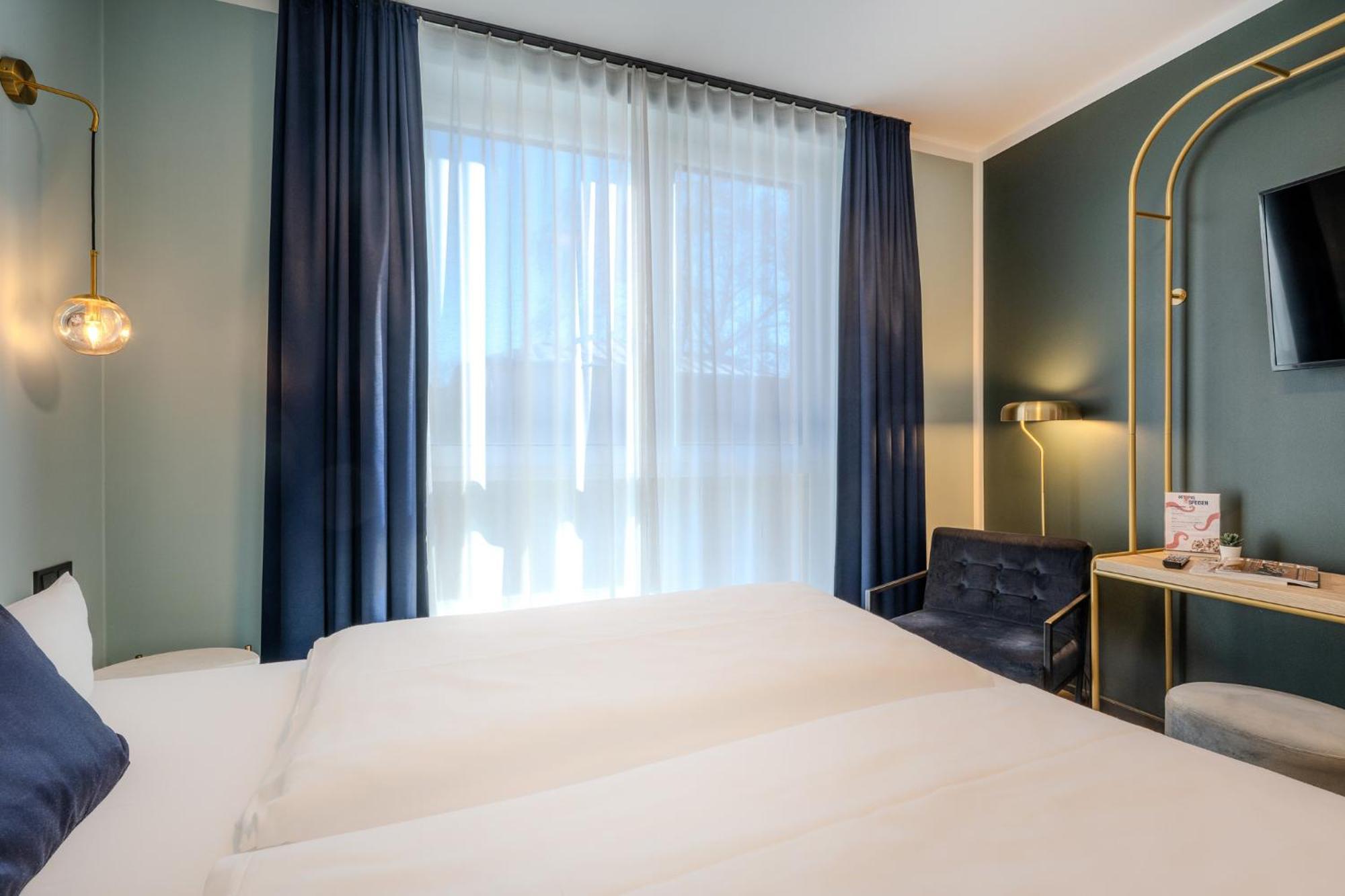 The Base Berlin One Hotel Екстериор снимка