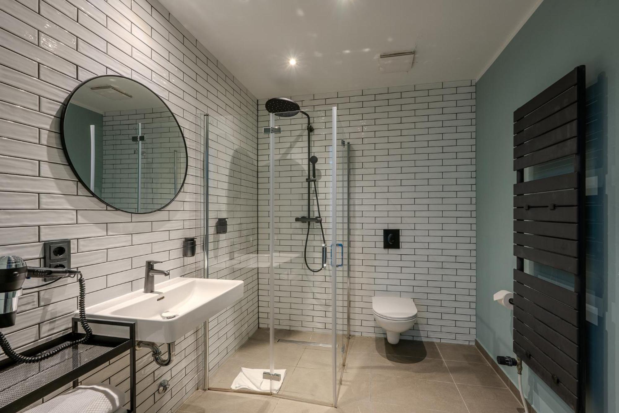 The Base Berlin One Hotel Екстериор снимка
