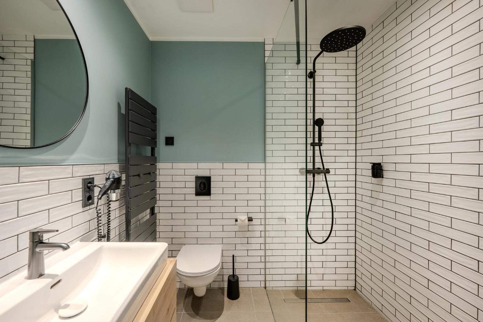 The Base Berlin One Hotel Екстериор снимка