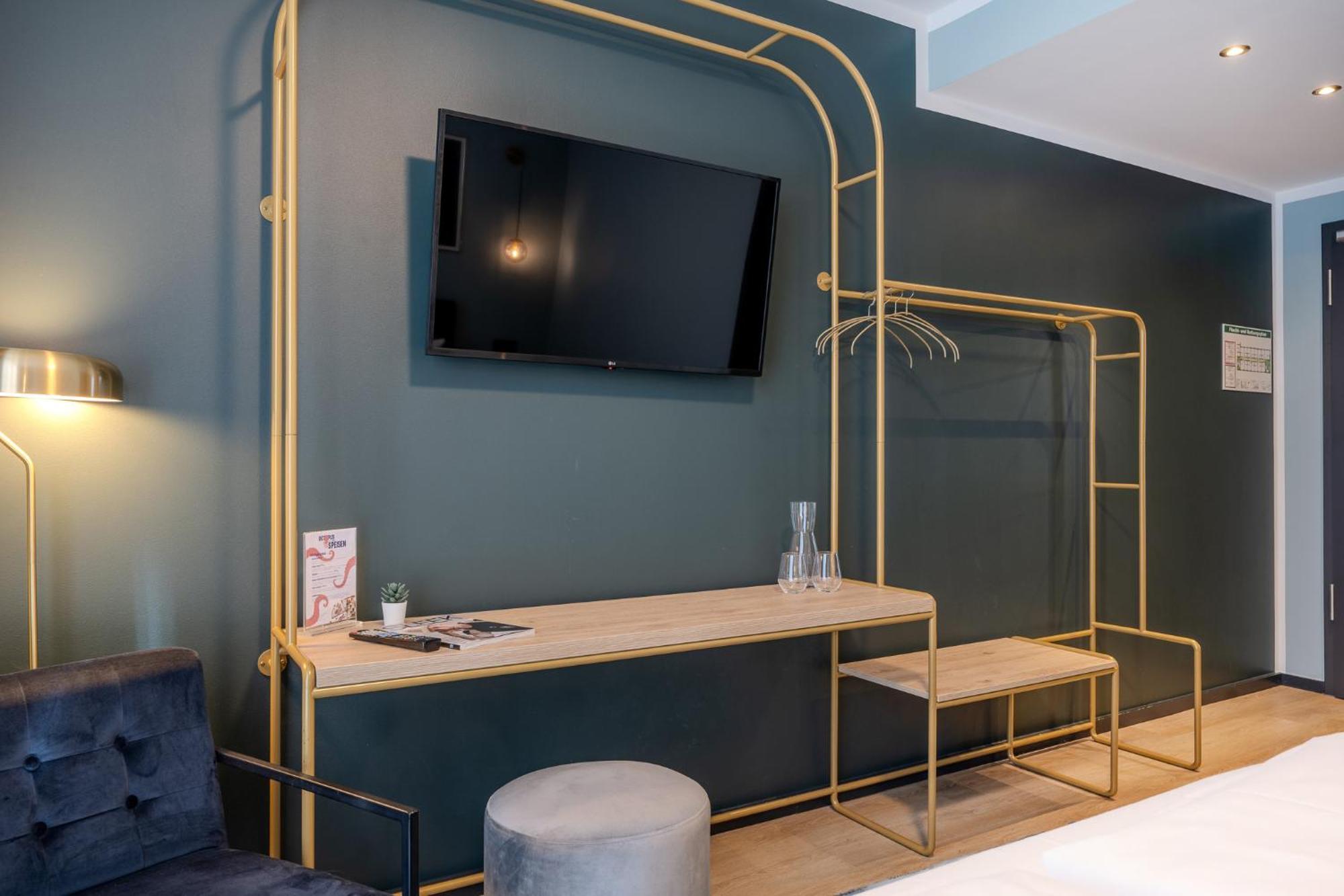 The Base Berlin One Hotel Екстериор снимка